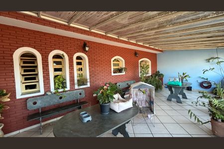 Casa à venda com 198m², 3 quartos e 2 vagas Casa à venda com 198m², 3 quartos e 2 vagasÁrea comum