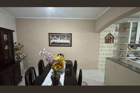 Casa à venda com 198m², 3 quartos e 2 vagas Casa à venda com 198m², 3 quartos e 2 vagasCozinha
