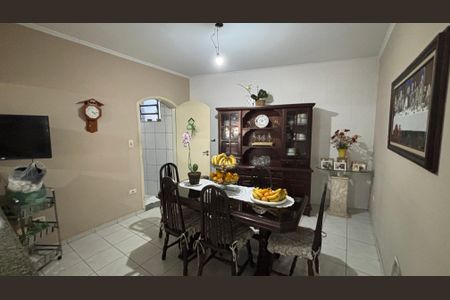 Casa à venda com 198m², 3 quartos e 2 vagas Casa à venda com 198m², 3 quartos e 2 vagasCozinha