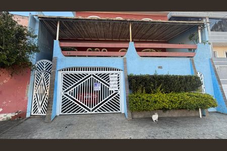 Casa à venda com 198m², 3 quartos e 2 vagas Casa à venda com 198m², 3 quartos e 2 vagasFachada