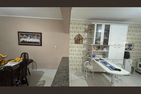 Casa à venda com 198m², 3 quartos e 2 vagas Casa à venda com 198m², 3 quartos e 2 vagasCozinha