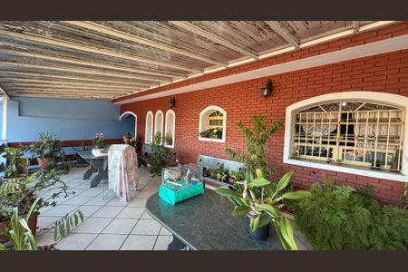 Casa à venda com 198m², 3 quartos e 2 vagas Casa à venda com 198m², 3 quartos e 2 vagasÁrea comum