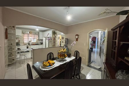 Casa à venda com 198m², 3 quartos e 2 vagas Casa à venda com 198m², 3 quartos e 2 vagasCozinha