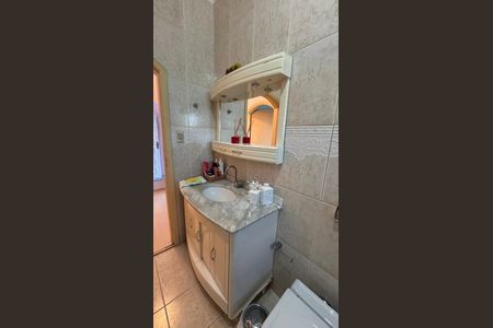 Casa à venda com 198m², 3 quartos e 2 vagas Casa à venda com 198m², 3 quartos e 2 vagasBanheiro