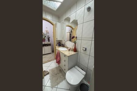 Casa à venda com 198m², 3 quartos e 2 vagas Casa à venda com 198m², 3 quartos e 2 vagasBanheiro