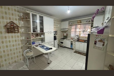 Casa à venda com 198m², 3 quartos e 2 vagas Casa à venda com 198m², 3 quartos e 2 vagasCozinha