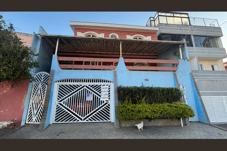Casa à venda com 198m², 3 quartos e 2 vagas Casa à venda com 198m², 3 quartos e 2 vagasFachada