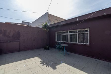 Casa à venda com 160m², 3 quartos e 3 vagas Casa à venda com 160m², 3 quartos e 3 vagasVaranda