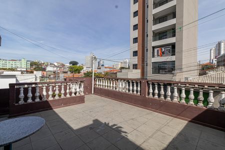 Casa à venda com 160m², 3 quartos e 3 vagas Casa à venda com 160m², 3 quartos e 3 vagasVaranda