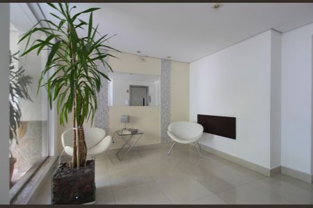 Apartamento à venda com 70m², 3 quartos e 2 vagas Apartamento à venda com 70m², 3 quartos e 2 vagasHall social