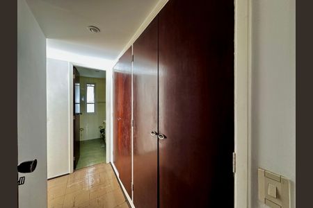 Apartamento para alugar com 100m², 3 quartos e 1 vaga Apartamento para alugar com 100m², 3 quartos e 1 vagaCloset Suíte