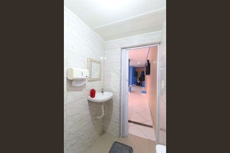 Casa à venda com 240m², 3 quartos e 3 vagas Casa à venda com 240m², 3 quartos e 3 vagasBanheiro de Serviço