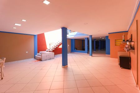 Casa à venda com 240m², 3 quartos e 3 vagas Casa à venda com 240m², 3 quartos e 3 vagasÁrea comum