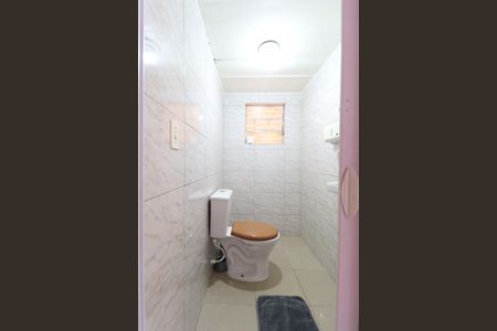 Casa à venda com 240m², 3 quartos e 3 vagas Casa à venda com 240m², 3 quartos e 3 vagasBanheiro de Serviço