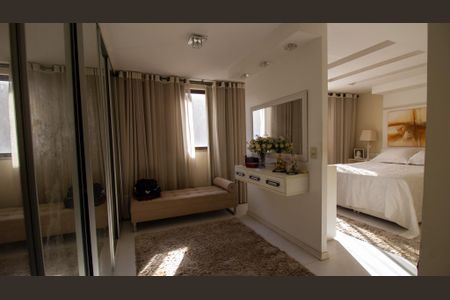 Apartamento à venda com 340m², 4 quartos e 3 vagas Apartamento à venda com 340m², 4 quartos e 3 vagasSuíte 2