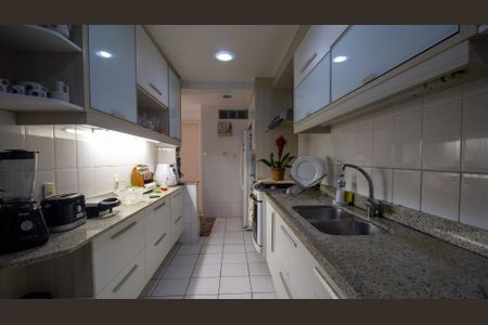 Apartamento à venda com 340m², 4 quartos e 3 vagas Apartamento à venda com 340m², 4 quartos e 3 vagasCozinha e Área de Serviço