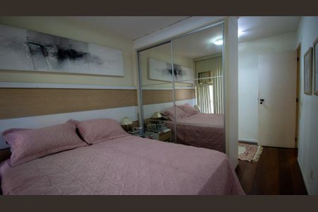 Apartamento à venda com 340m², 4 quartos e 3 vagas Apartamento à venda com 340m², 4 quartos e 3 vagasSuíte 1
