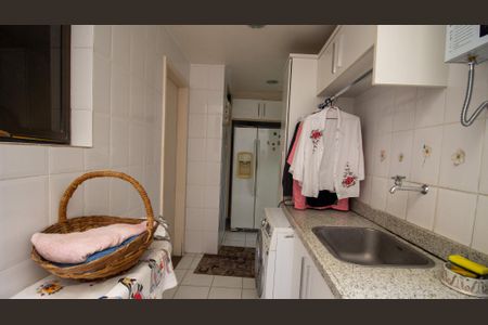 Apartamento à venda com 340m², 4 quartos e 3 vagas Apartamento à venda com 340m², 4 quartos e 3 vagasCozinha e Área de Serviço