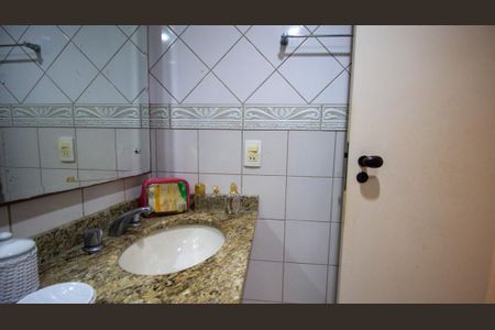 Apartamento à venda com 340m², 4 quartos e 3 vagas Apartamento à venda com 340m², 4 quartos e 3 vagasBanheiro Social 1