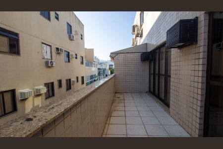 Apartamento à venda com 340m², 4 quartos e 3 vagas Apartamento à venda com 340m², 4 quartos e 3 vagasSacada da Suíte 1