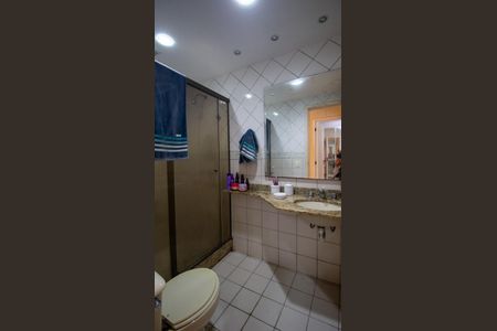 Apartamento à venda com 340m², 4 quartos e 3 vagas Apartamento à venda com 340m², 4 quartos e 3 vagasBanheiro Social 1