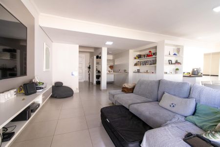 Casa à venda com 450m², 4 quartos e 5 vagas Casa à venda com 450m², 4 quartos e 5 vagasSala