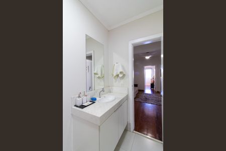 Casa à venda com 450m², 4 quartos e 5 vagas Casa à venda com 450m², 4 quartos e 5 vagasBanheiro