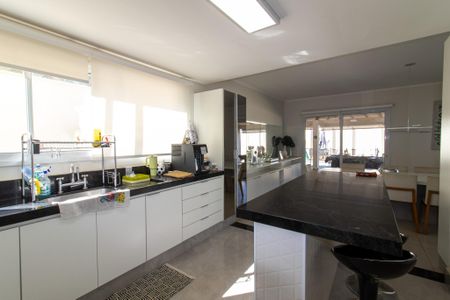 Casa à venda com 450m², 4 quartos e 5 vagas Casa à venda com 450m², 4 quartos e 5 vagasCozinha