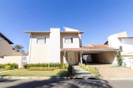 Casa à venda com 450m², 4 quartos e 5 vagas Casa à venda com 450m², 4 quartos e 5 vagasFachada