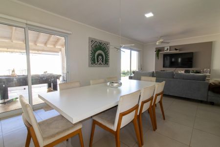 Casa à venda com 450m², 4 quartos e 5 vagas Casa à venda com 450m², 4 quartos e 5 vagasSala