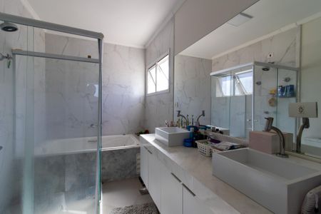 Casa à venda com 450m², 4 quartos e 5 vagas Casa à venda com 450m², 4 quartos e 5 vagasBanheiro do Quarto 3