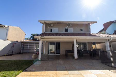 Casa à venda com 450m², 4 quartos e 5 vagas Casa à venda com 450m², 4 quartos e 5 vagasFachada