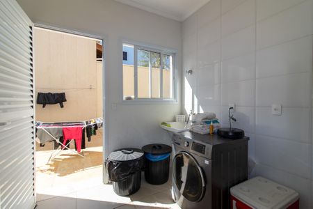 Casa à venda com 450m², 4 quartos e 5 vagas Casa à venda com 450m², 4 quartos e 5 vagasÁrea de Serviço