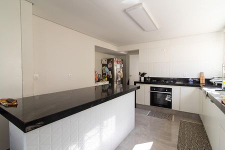 Casa à venda com 450m², 4 quartos e 5 vagas Casa à venda com 450m², 4 quartos e 5 vagasCozinha