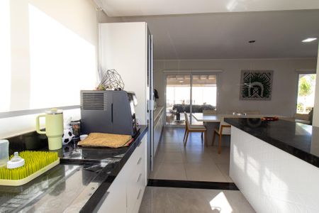 Casa à venda com 450m², 4 quartos e 5 vagas Casa à venda com 450m², 4 quartos e 5 vagasCozinha