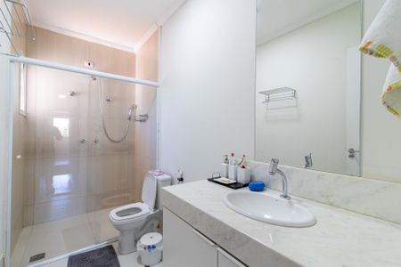 Casa à venda com 450m², 4 quartos e 5 vagas Casa à venda com 450m², 4 quartos e 5 vagasBanheiro