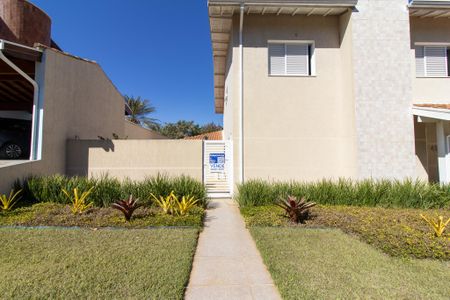 Casa à venda com 450m², 4 quartos e 5 vagas Casa à venda com 450m², 4 quartos e 5 vagasFachada