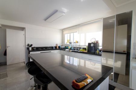 Casa à venda com 450m², 4 quartos e 5 vagas Casa à venda com 450m², 4 quartos e 5 vagasCozinha