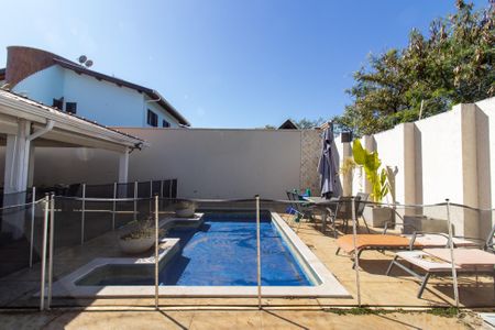 Casa à venda com 450m², 4 quartos e 5 vagas Casa à venda com 450m², 4 quartos e 5 vagasÁrea comum
