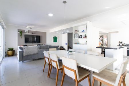 Casa à venda com 450m², 4 quartos e 5 vagas Casa à venda com 450m², 4 quartos e 5 vagasSala