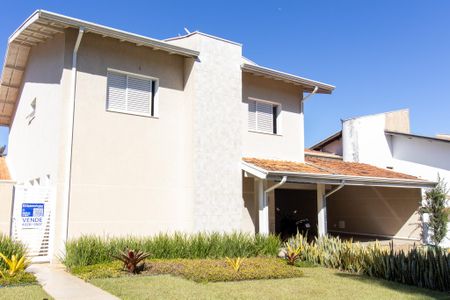 Casa à venda com 450m², 4 quartos e 5 vagas Casa à venda com 450m², 4 quartos e 5 vagasFachada