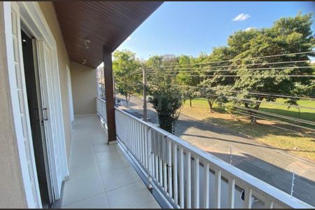 Casa à venda com 230m², 3 quartos e 2 vagas