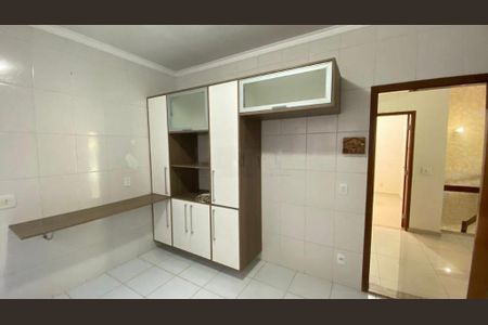 Casa à venda com 230m², 3 quartos e 2 vagas