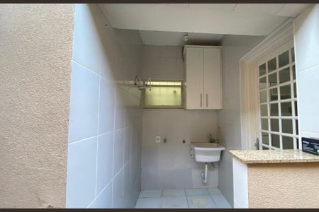 Casa à venda com 230m², 3 quartos e 2 vagas