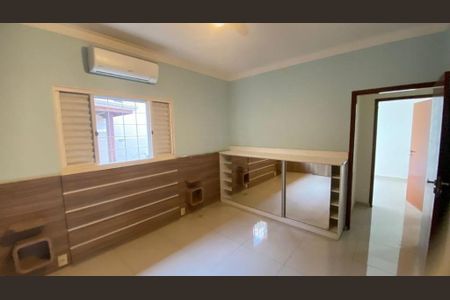 Casa à venda com 230m², 3 quartos e 2 vagas