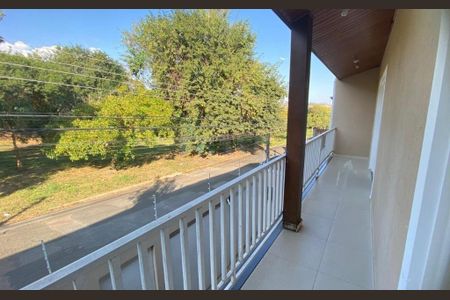 Casa à venda com 230m², 3 quartos e 2 vagas