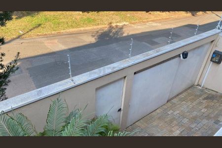 Casa à venda com 230m², 3 quartos e 2 vagas