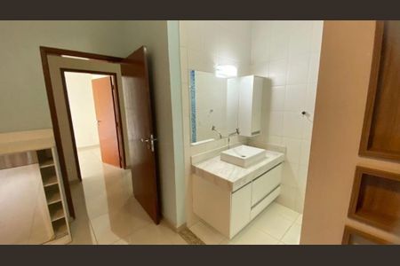 Casa à venda com 230m², 3 quartos e 2 vagas