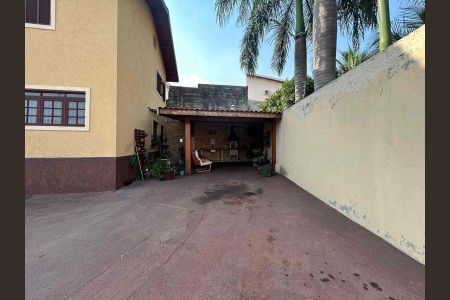 Casa à venda com 250m², 3 quartos e 3 vagas