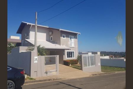 Casa à venda com 196m², 3 quartos e 2 vagas